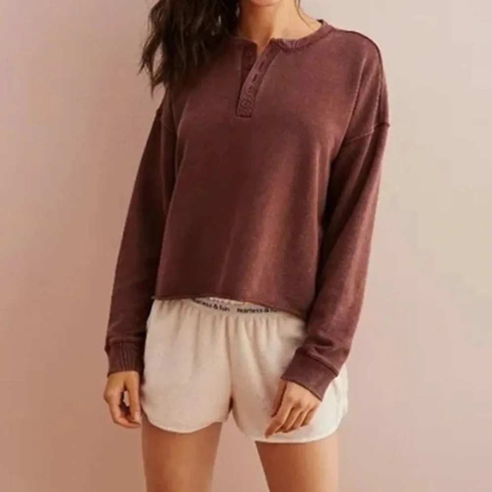 Aerie Cropped Henley Button Neck Sweatshirt Women Size M Rust Brown Raw Hem NWT